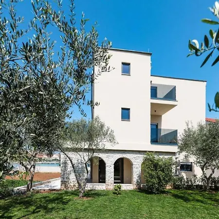 2 Bedroom Gorgeous In Appartement Preko
