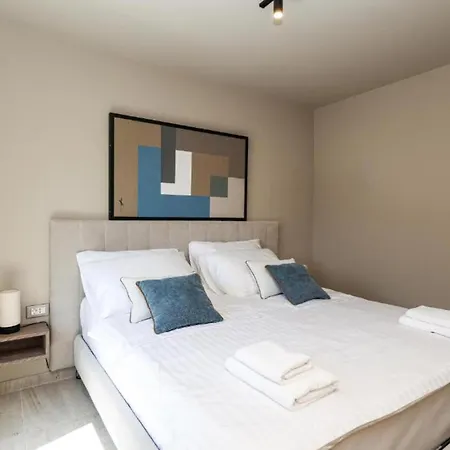 2 Bedroom Gorgeous In Appartement *